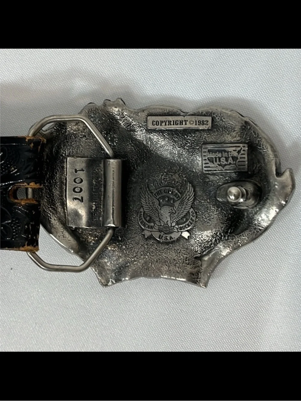 Leaping Buck & Doe Belt 32 Tooled Leather USA Vintage 80s